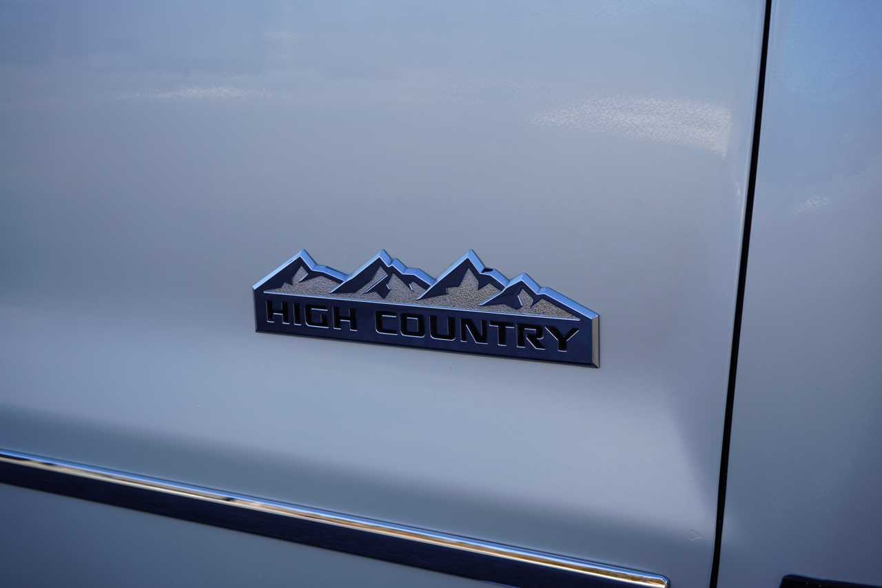 Chevrolet Silverado 1500 4WD Crew Cab 143.5" High Country 2015