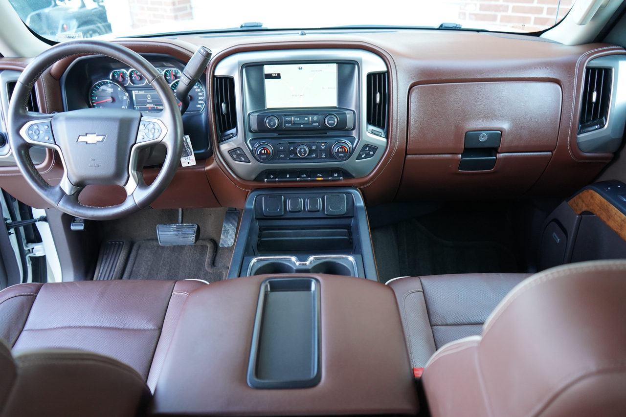 Chevrolet Silverado 1500 4WD Crew Cab 143.5" High Country 2015