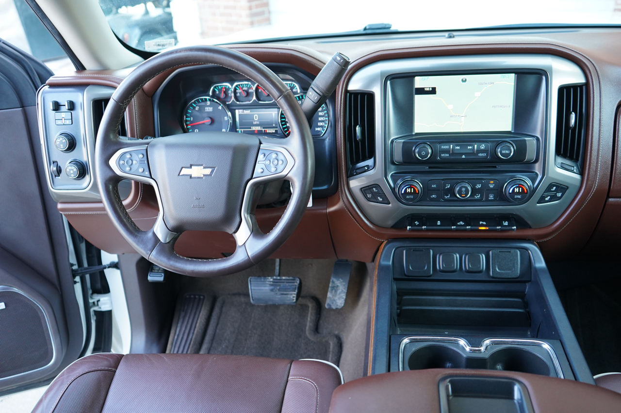 Chevrolet Silverado 1500 4WD Crew Cab 143.5" High Country 2015