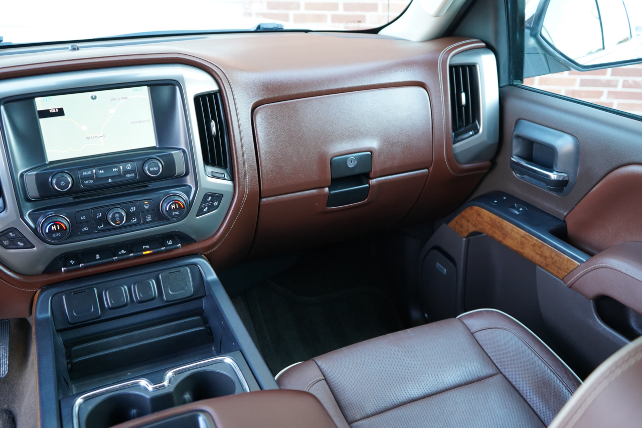 Chevrolet Silverado 1500 4WD Crew Cab 143.5" High Country 2015