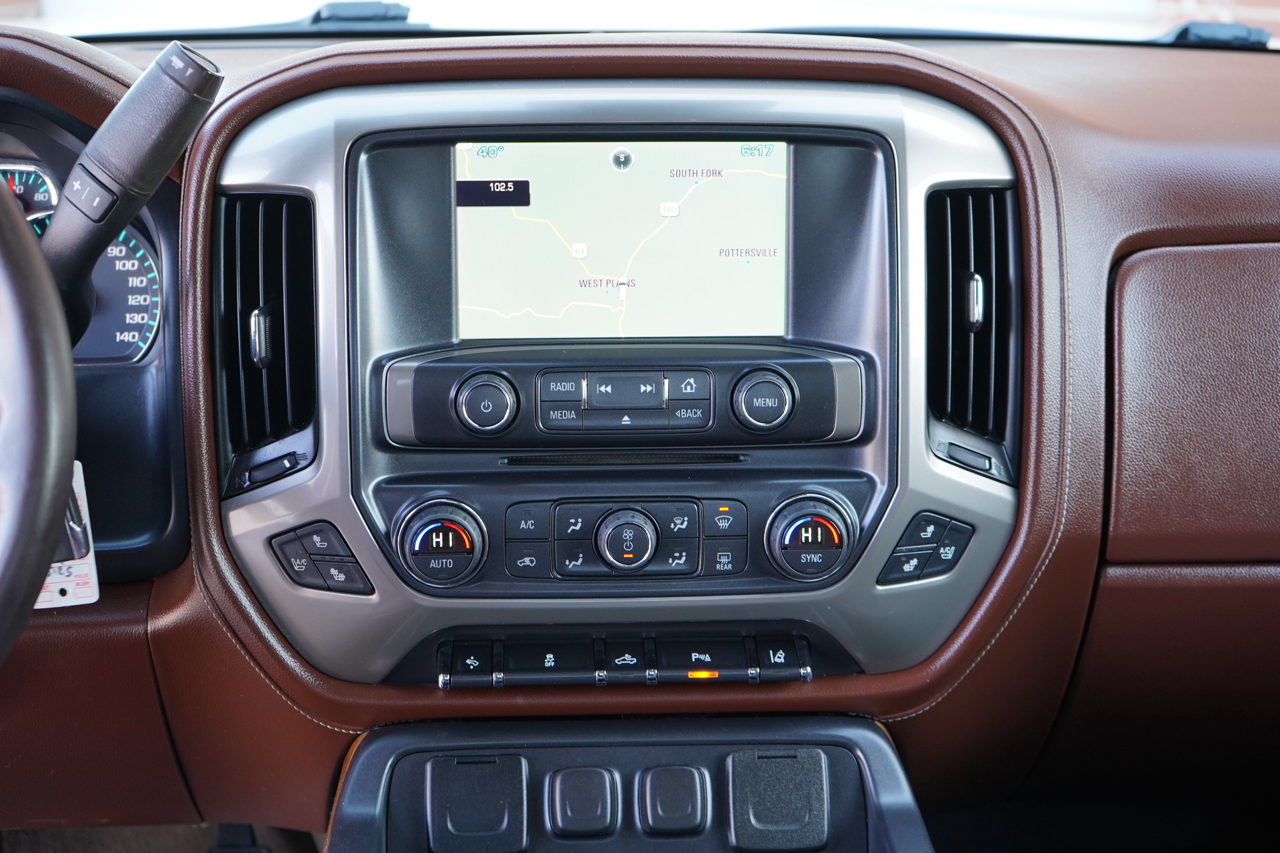 Chevrolet Silverado 1500 4WD Crew Cab 143.5" High Country 2015