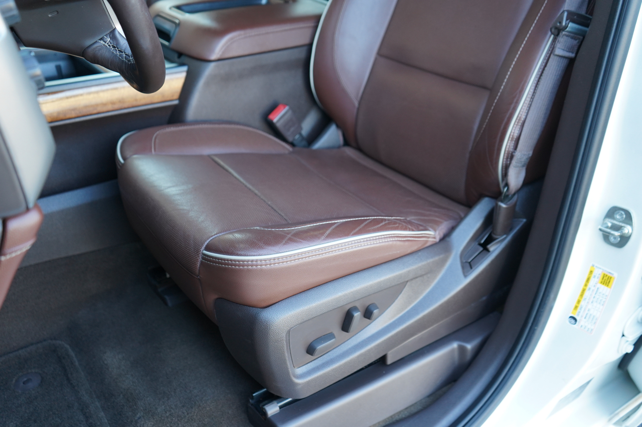 Chevrolet Silverado 1500 4WD Crew Cab 143.5" High Country 2015