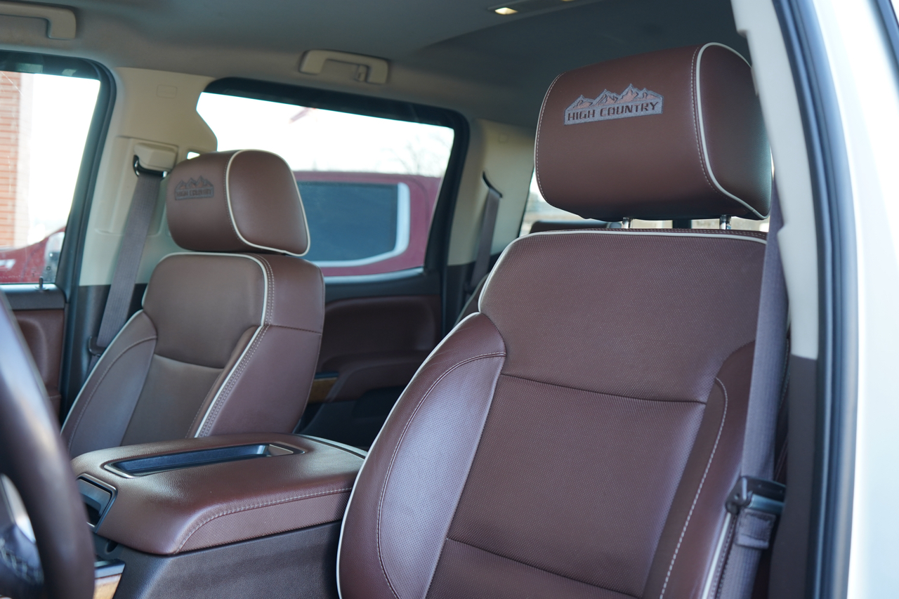 Chevrolet Silverado 1500 4WD Crew Cab 143.5" High Country 2015