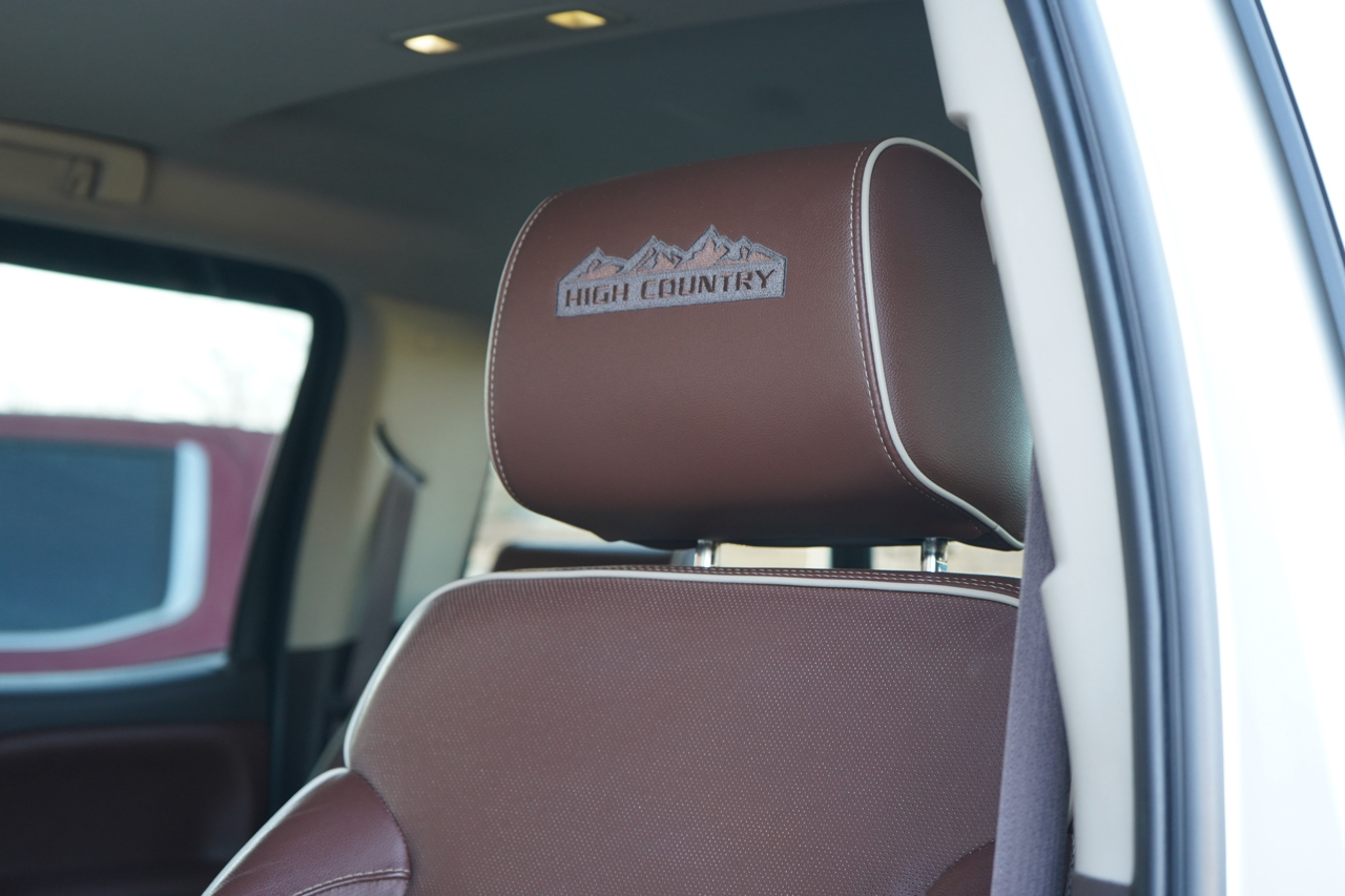 Chevrolet Silverado 1500 4WD Crew Cab 143.5" High Country 2015