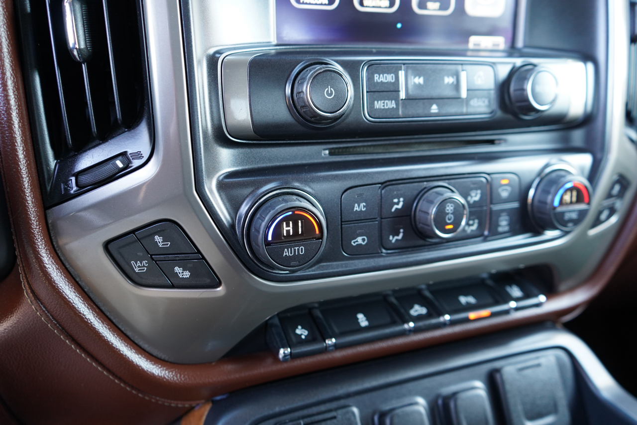 Chevrolet Silverado 1500 4WD Crew Cab 143.5" High Country 2015