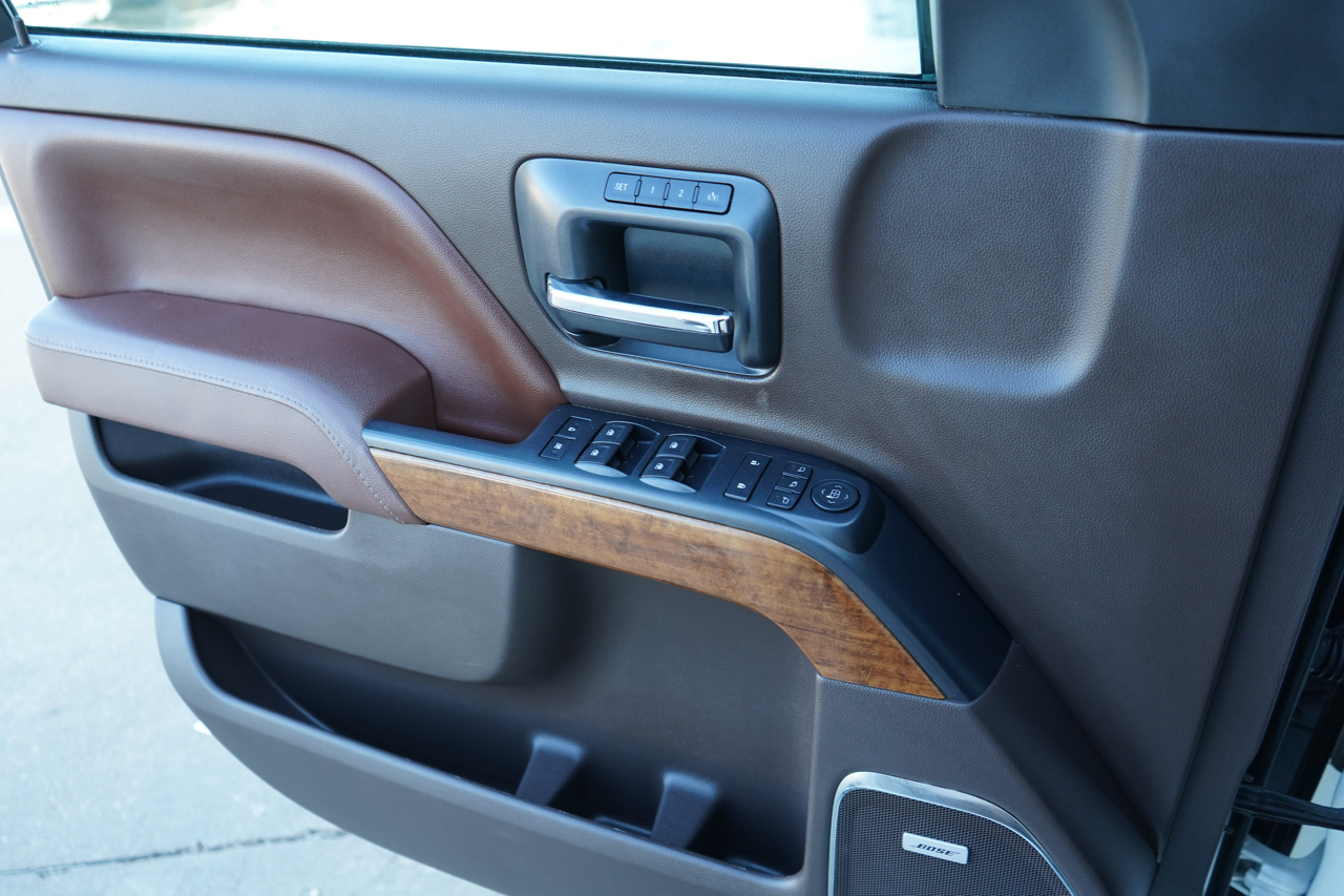 Chevrolet Silverado 1500 4WD Crew Cab 143.5" High Country 2015