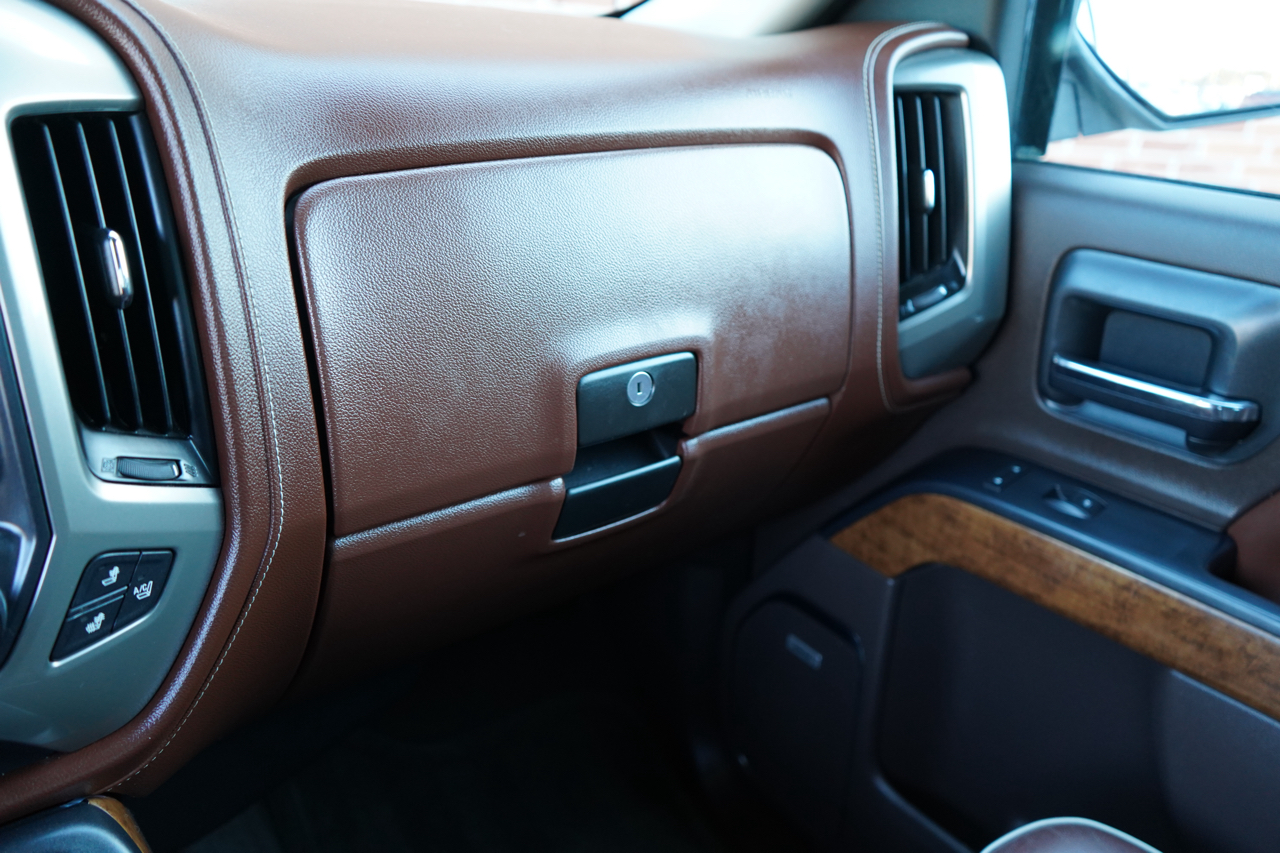 Chevrolet Silverado 1500 4WD Crew Cab 143.5" High Country 2015