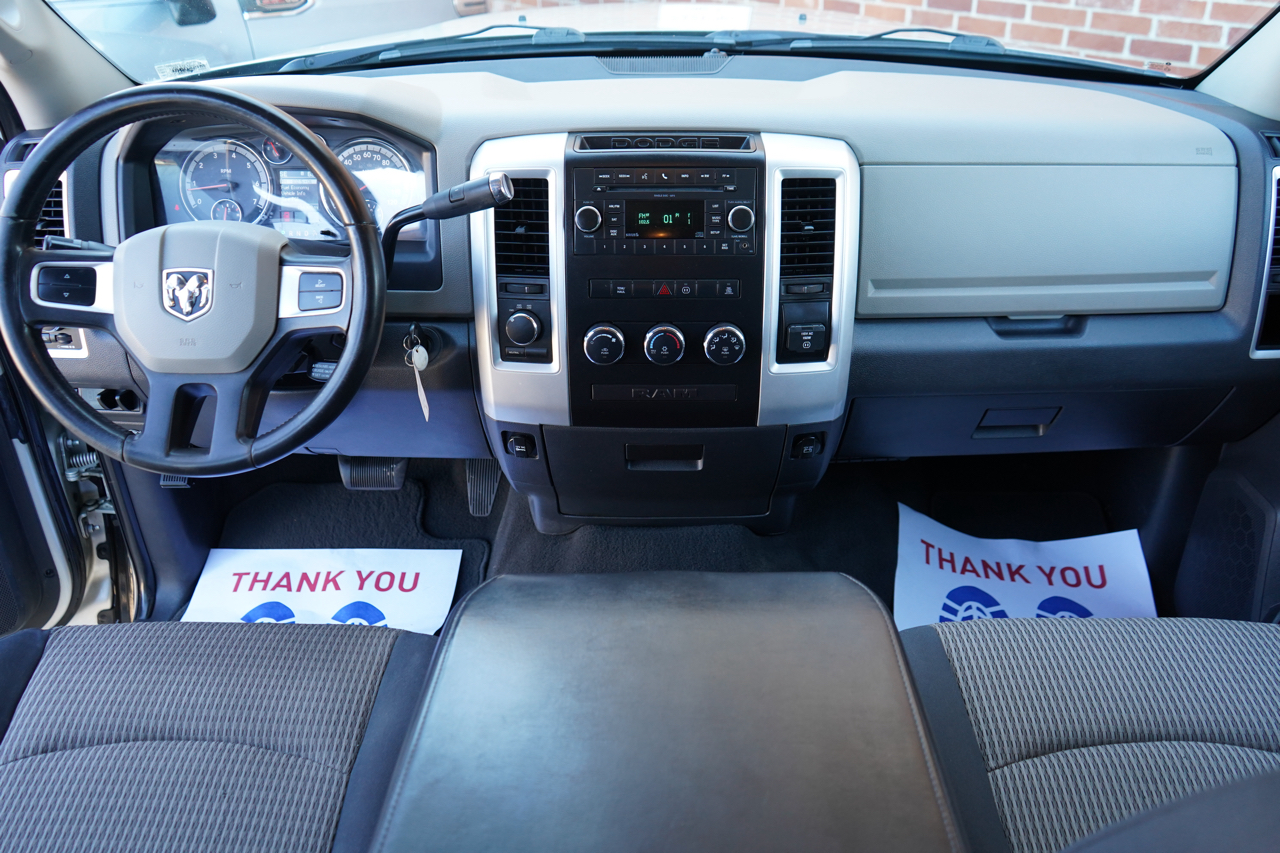 Dodge 2500 Big Horn 4x4 Mega Cab 6'4" Box 2010