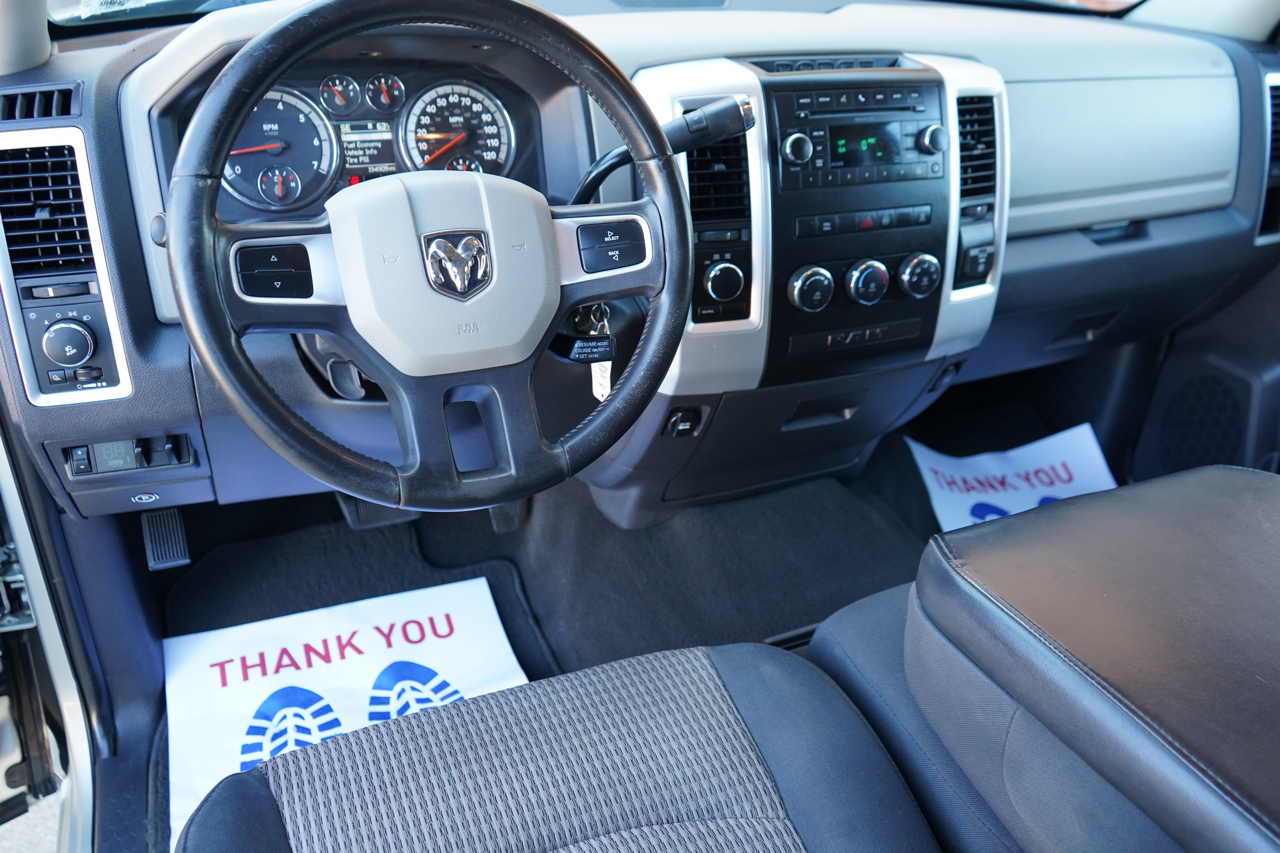 Dodge 2500 Big Horn 4x4 Mega Cab 6'4" Box 2010