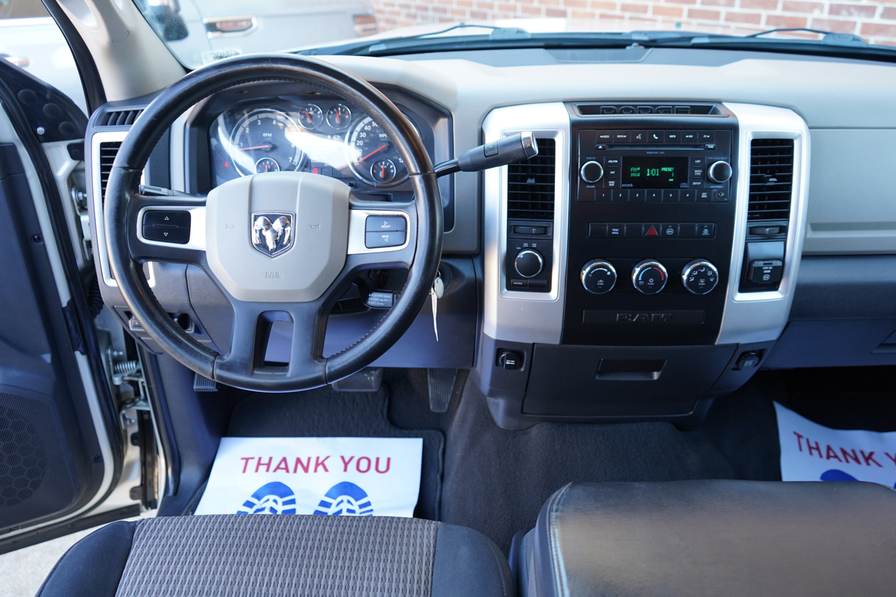 Dodge 2500 Big Horn 4x4 Mega Cab 6'4" Box 2010