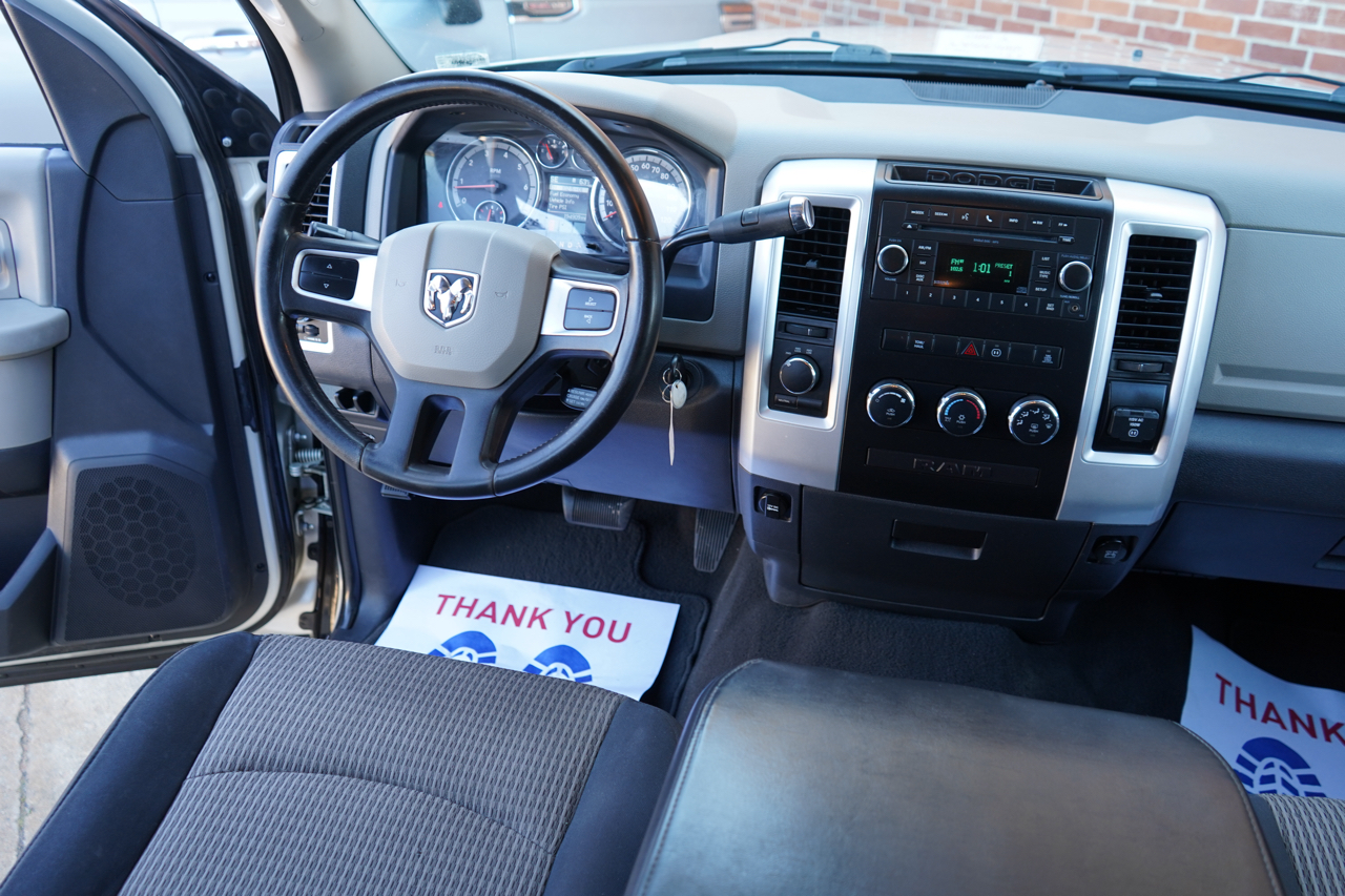 Dodge 2500 Big Horn 4x4 Mega Cab 6'4" Box 2010