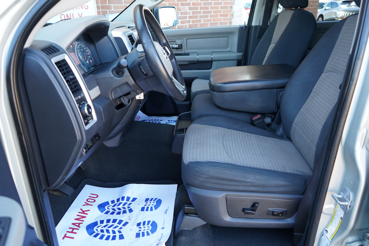 Dodge 2500 Big Horn 4x4 Mega Cab 6'4" Box 2010