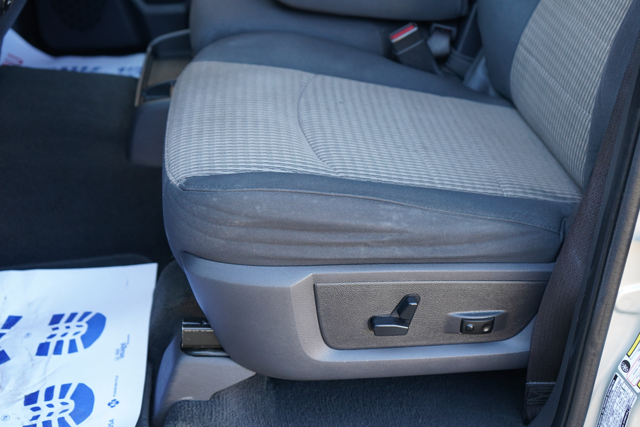 Dodge 2500 Big Horn 4x4 Mega Cab 6'4" Box 2010