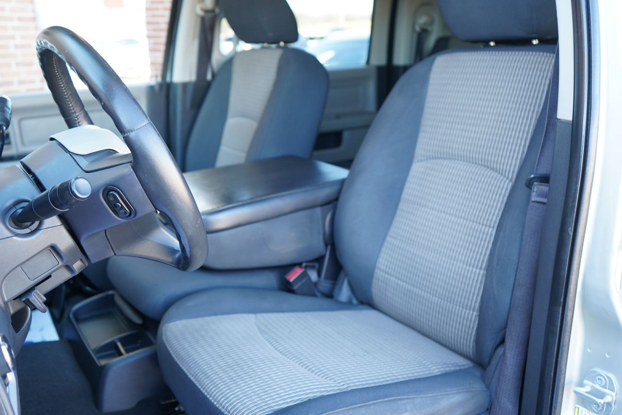 Dodge 2500 Big Horn 4x4 Mega Cab 6'4" Box 2010