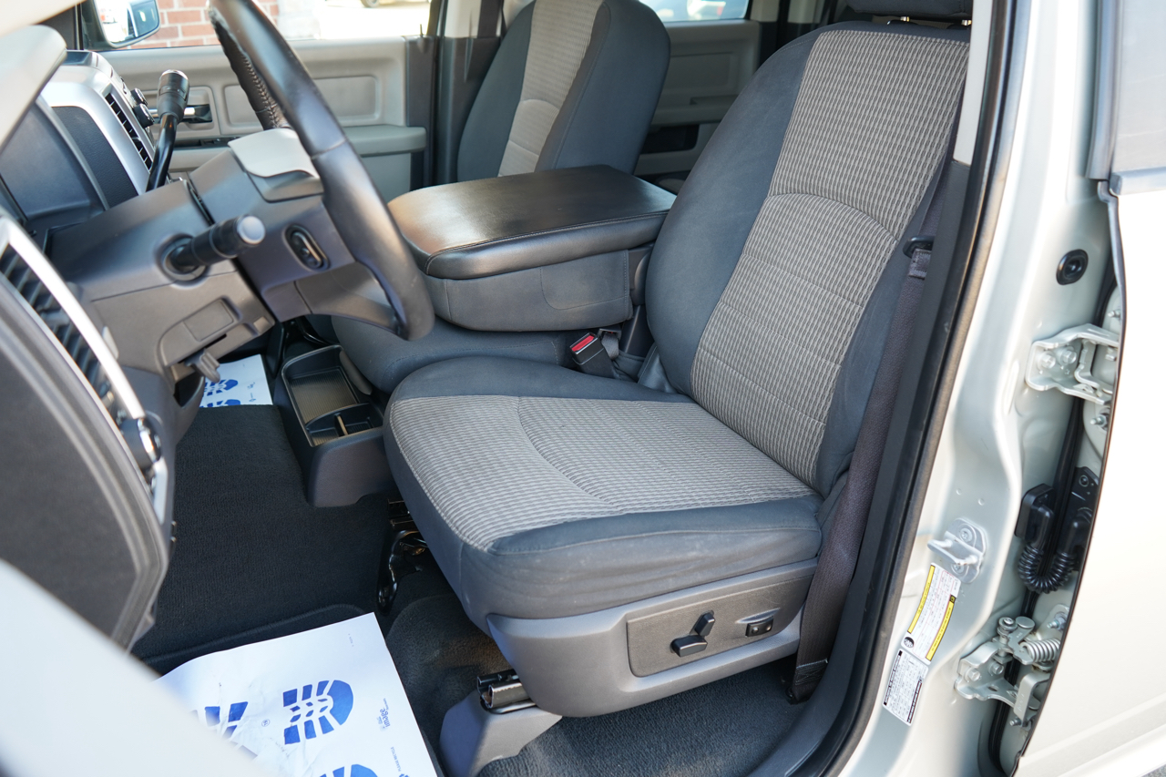 Dodge 2500 Big Horn 4x4 Mega Cab 6'4" Box 2010