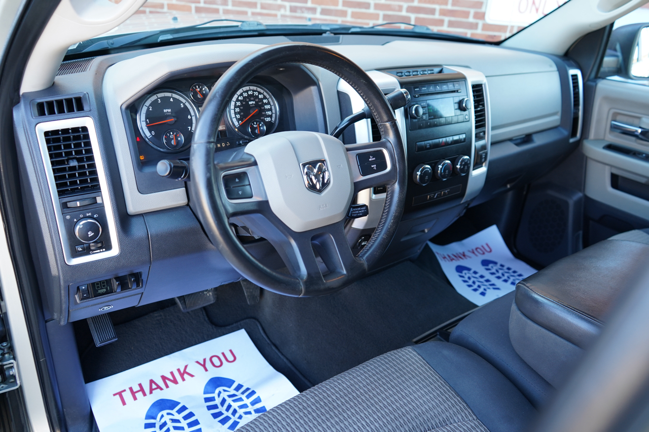 Dodge 2500 Big Horn 4x4 Mega Cab 6'4" Box 2010