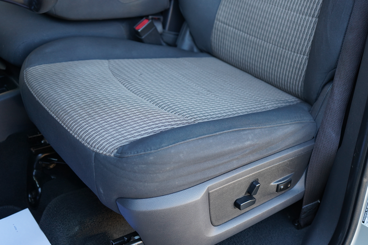 Dodge 2500 Big Horn 4x4 Mega Cab 6'4" Box 2010