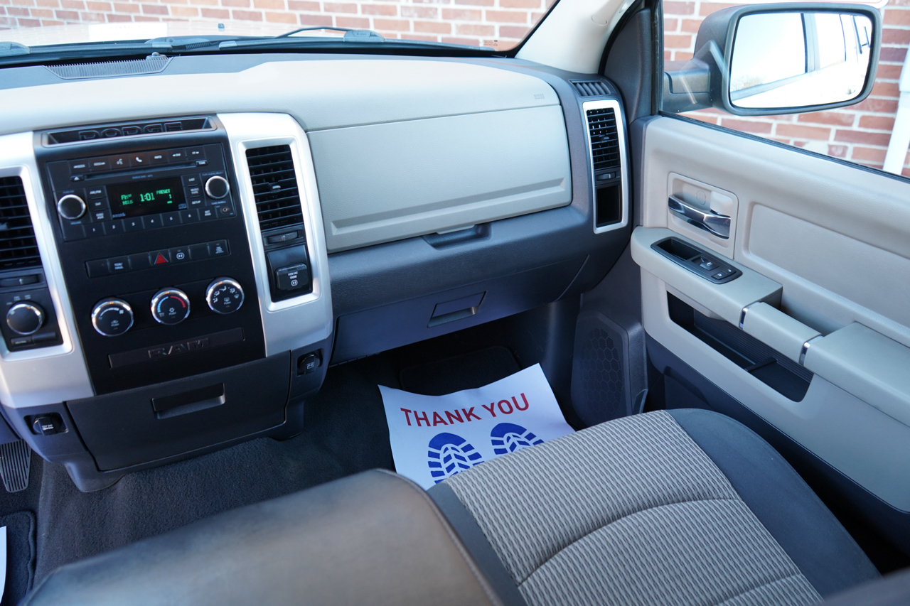 Dodge 2500 Big Horn 4x4 Mega Cab 6'4" Box 2010