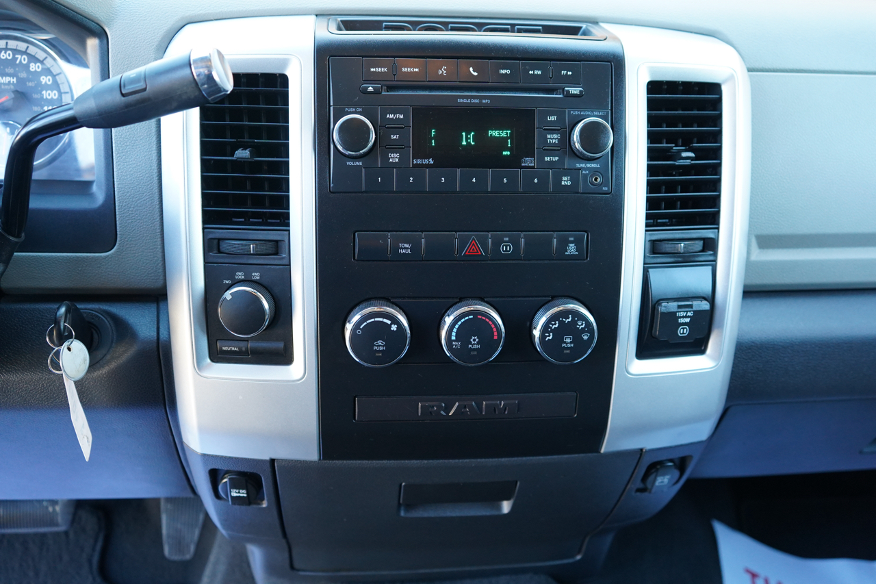 Dodge 2500 Big Horn 4x4 Mega Cab 6'4" Box 2010