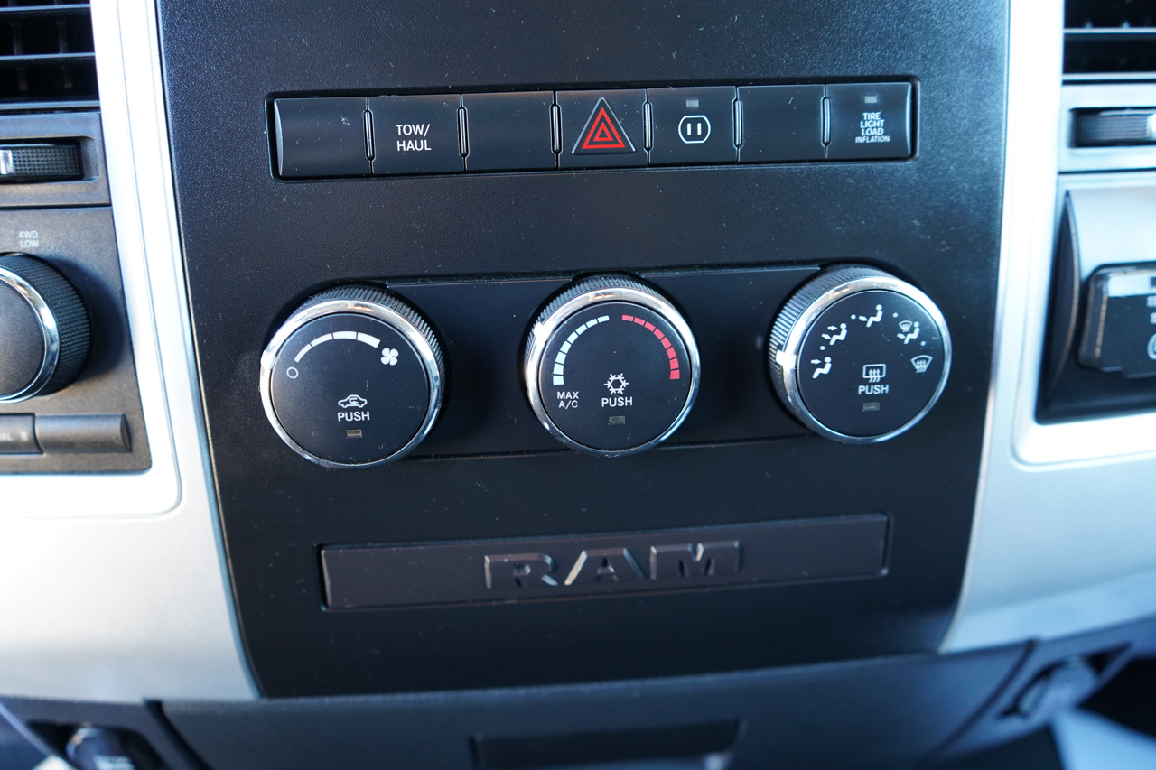 Dodge 2500 Big Horn 4x4 Mega Cab 6'4" Box 2010