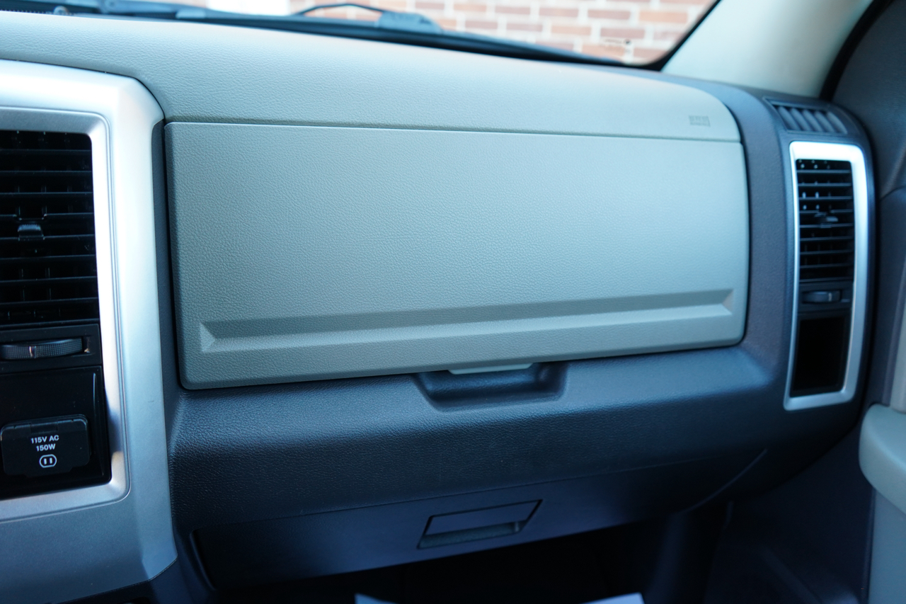 Dodge 2500 Big Horn 4x4 Mega Cab 6'4" Box 2010