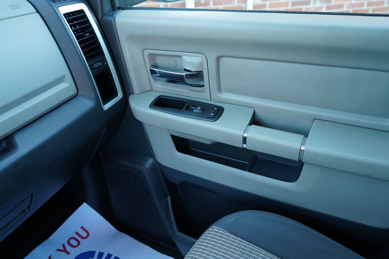 Dodge 2500 Big Horn 4x4 Mega Cab 6'4" Box 2010