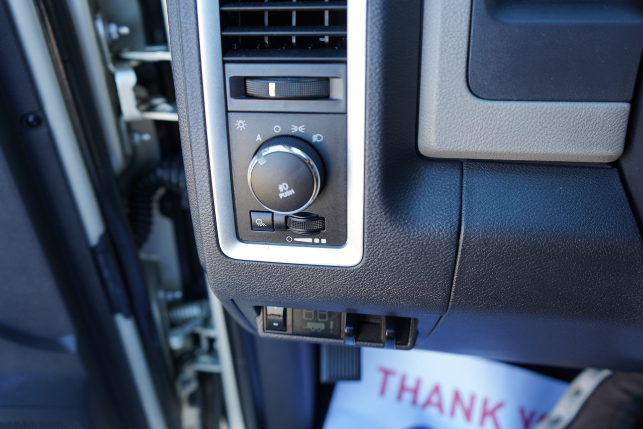 Dodge 2500 Big Horn 4x4 Mega Cab 6'4" Box 2010