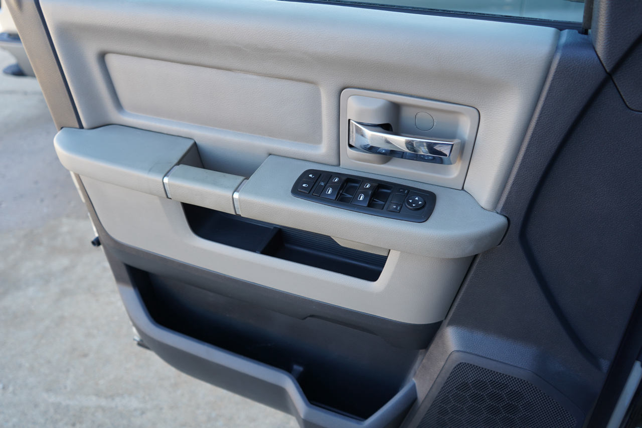 Dodge 2500 Big Horn 4x4 Mega Cab 6'4" Box 2010