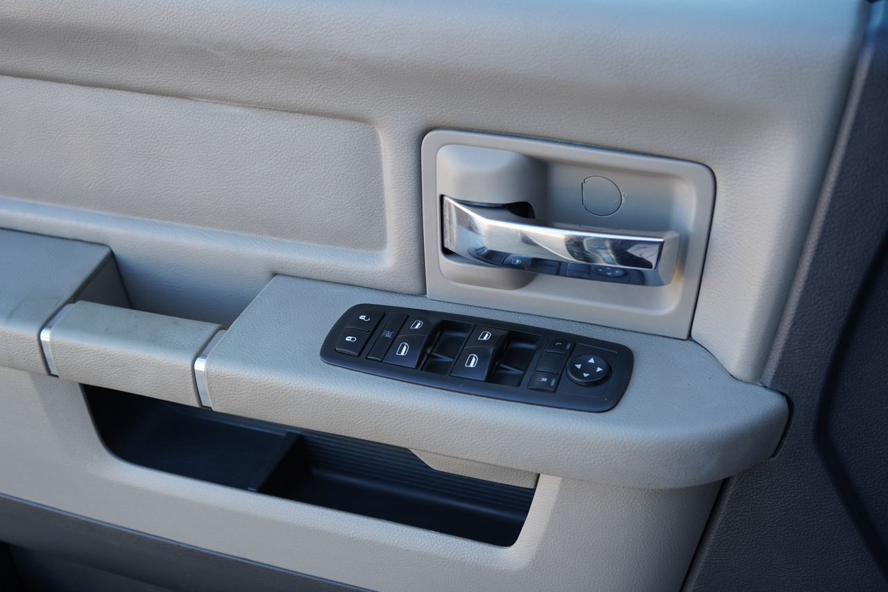 Dodge 2500 Big Horn 4x4 Mega Cab 6'4" Box 2010