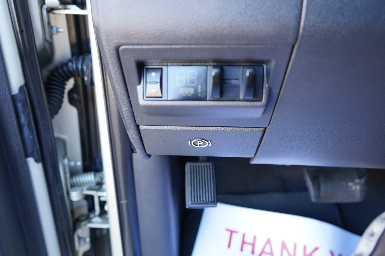 Dodge 2500 Big Horn 4x4 Mega Cab 6'4" Box 2010