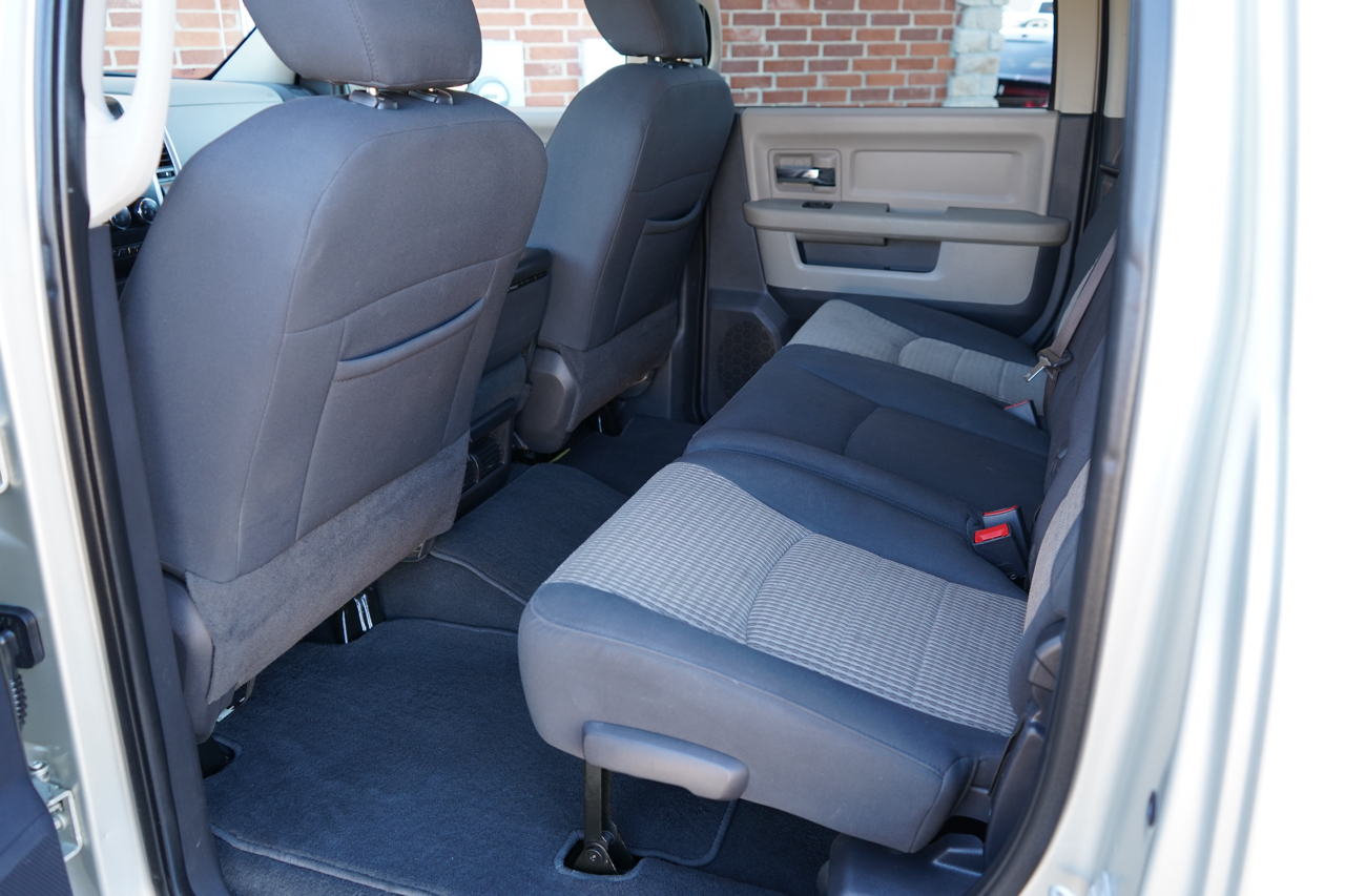 Dodge 2500 Big Horn 4x4 Mega Cab 6'4" Box 2010