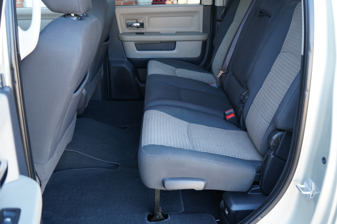 Dodge 2500 Big Horn 4x4 Mega Cab 6'4" Box 2010