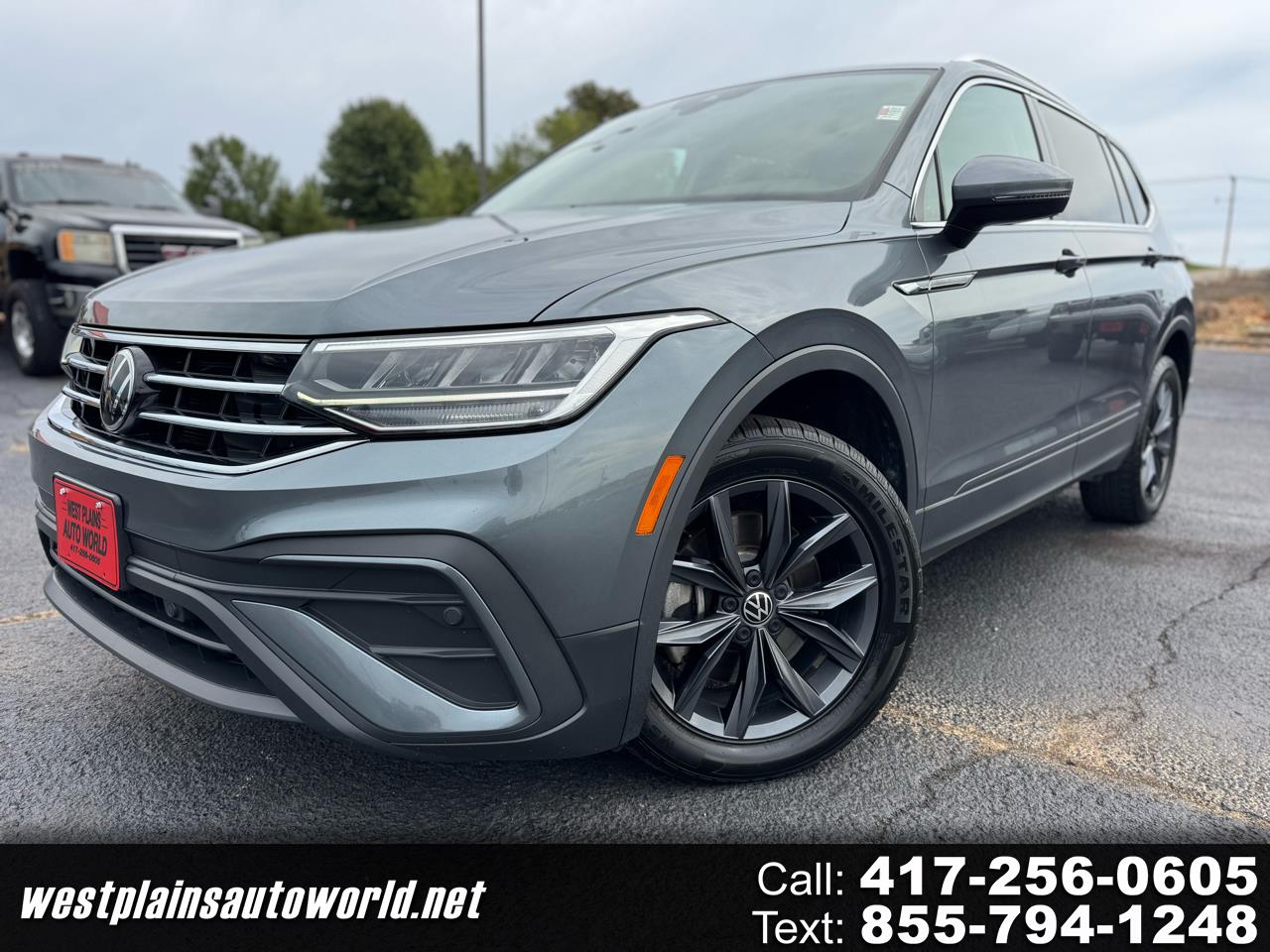 2023 Volkswagen Tiguan SE's photo