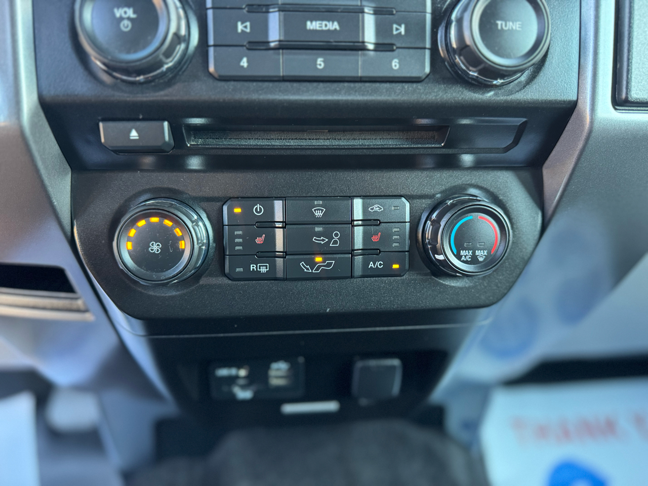 Ford F-150 XLT SuperCrew 5.5-ft. Bed 4WD 2015 Ford F-150 XLT SuperCrew 5.5-ft. Bed 4WD 2015