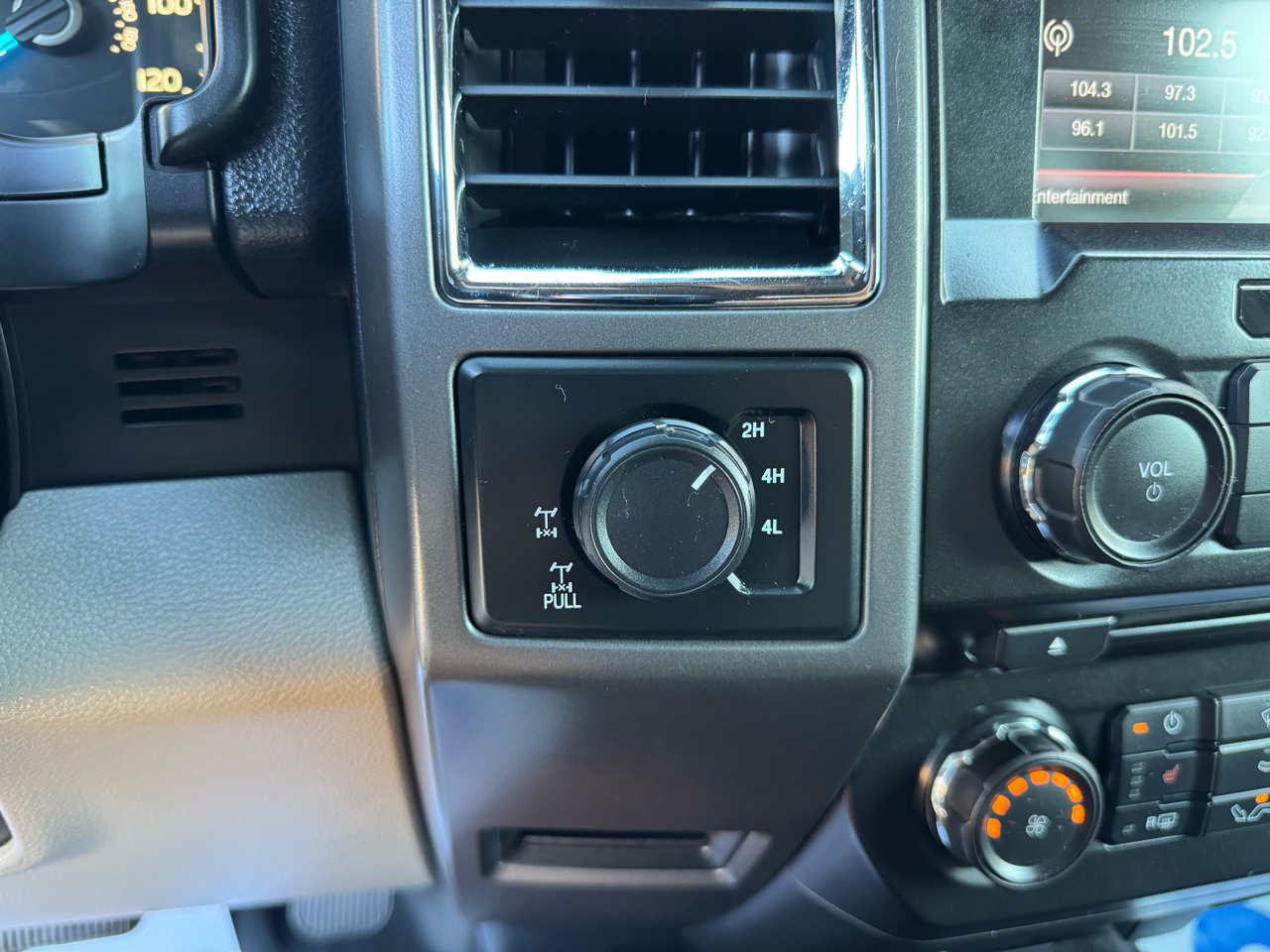 Ford F-150 XLT SuperCrew 5.5-ft. Bed 4WD 2015 Ford F-150 XLT SuperCrew 5.5-ft. Bed 4WD 2015