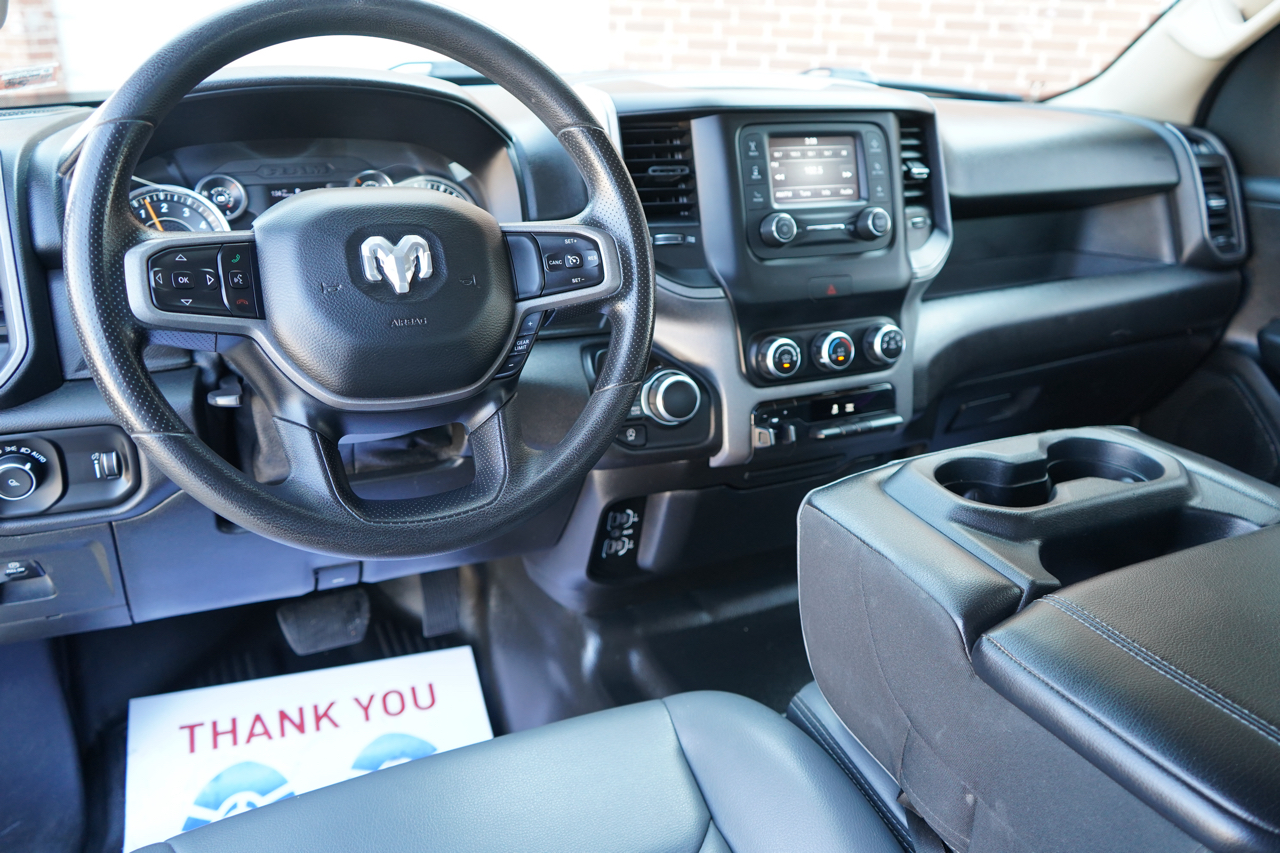 RAM 1500 Tradesman 4x4 Crew Cab 5'7" Box 2020