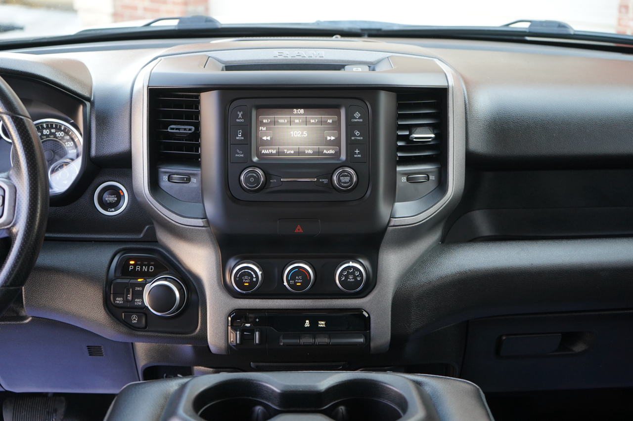 RAM 1500 Tradesman 4x4 Crew Cab 5'7" Box 2020