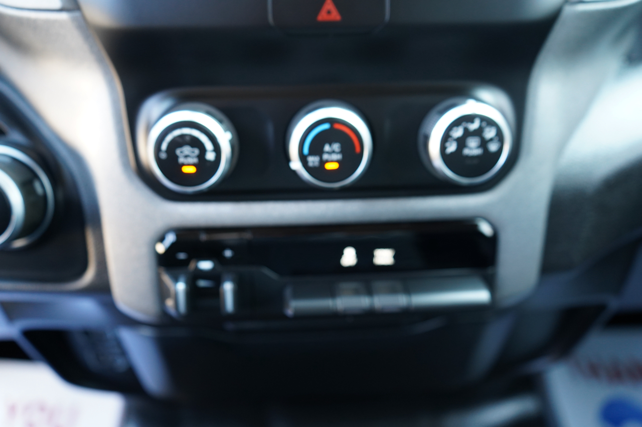 RAM 1500 Tradesman 4x4 Crew Cab 5'7" Box 2020