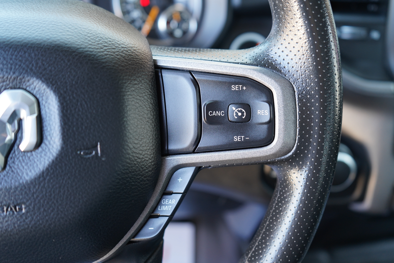 RAM 1500 Tradesman 4x4 Crew Cab 5'7" Box 2020