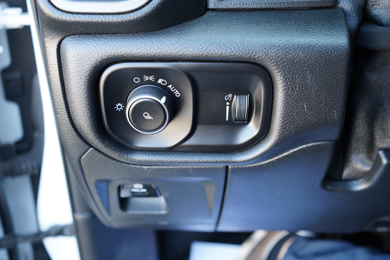 RAM 1500 Tradesman 4x4 Crew Cab 5'7" Box 2020