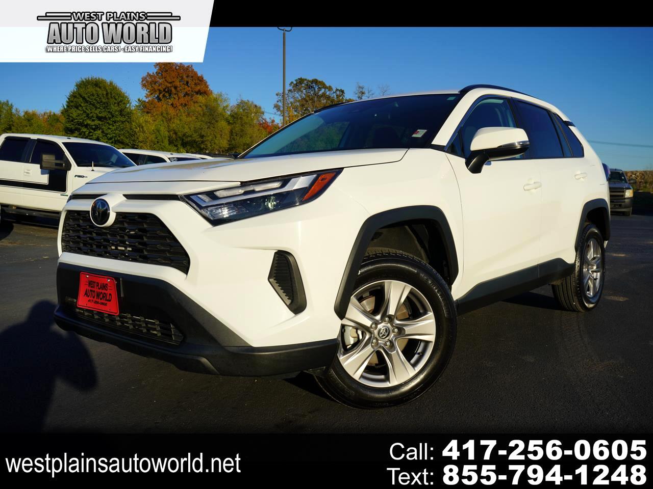 2025 Toyota RAV4 XLE's photo