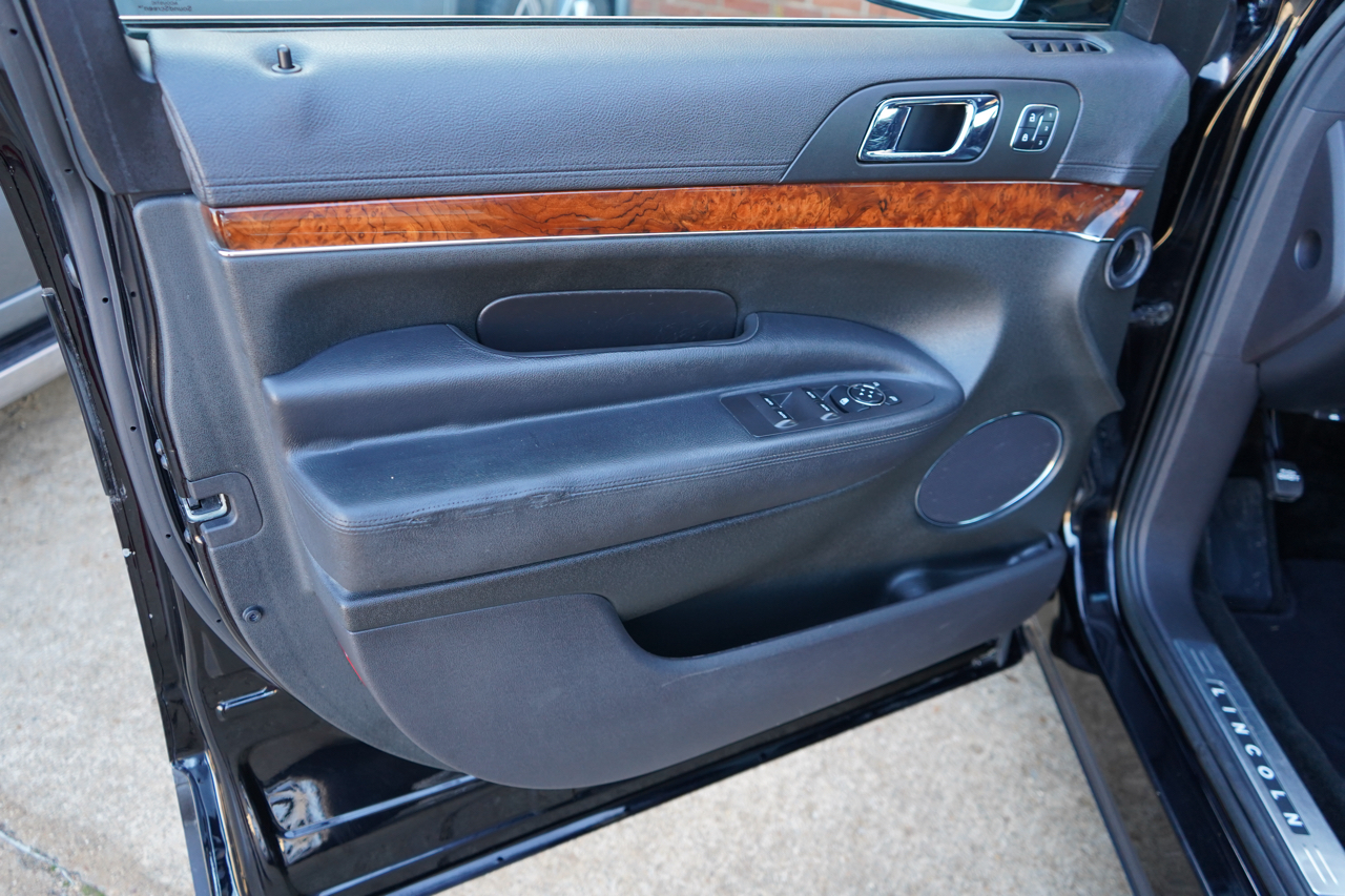 Lincoln MKT 3.7L AWD w/Livery Pkg 2017