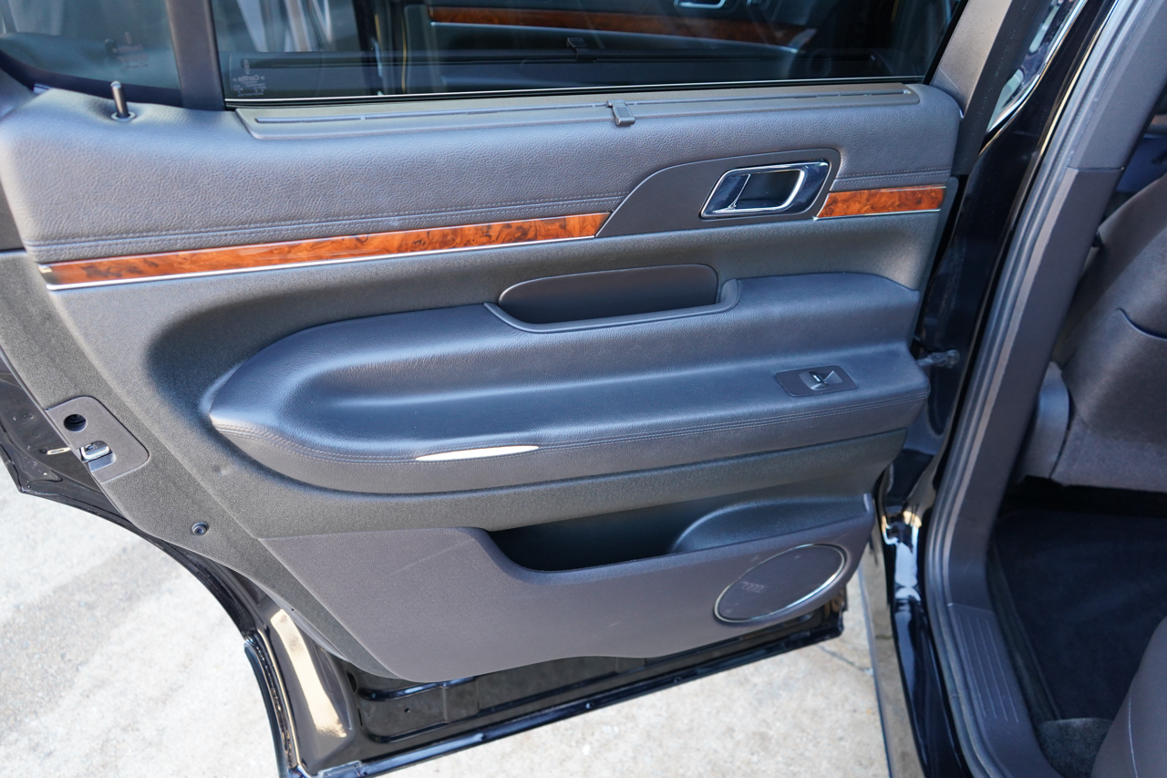 Lincoln MKT 3.7L AWD w/Livery Pkg 2017