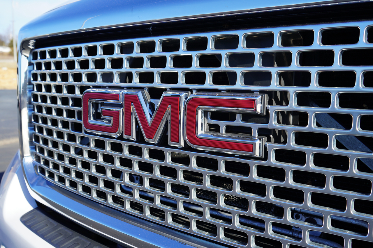 GMC Sierra 2500HD 4WD Crew Cab 153.7" Denali 2017