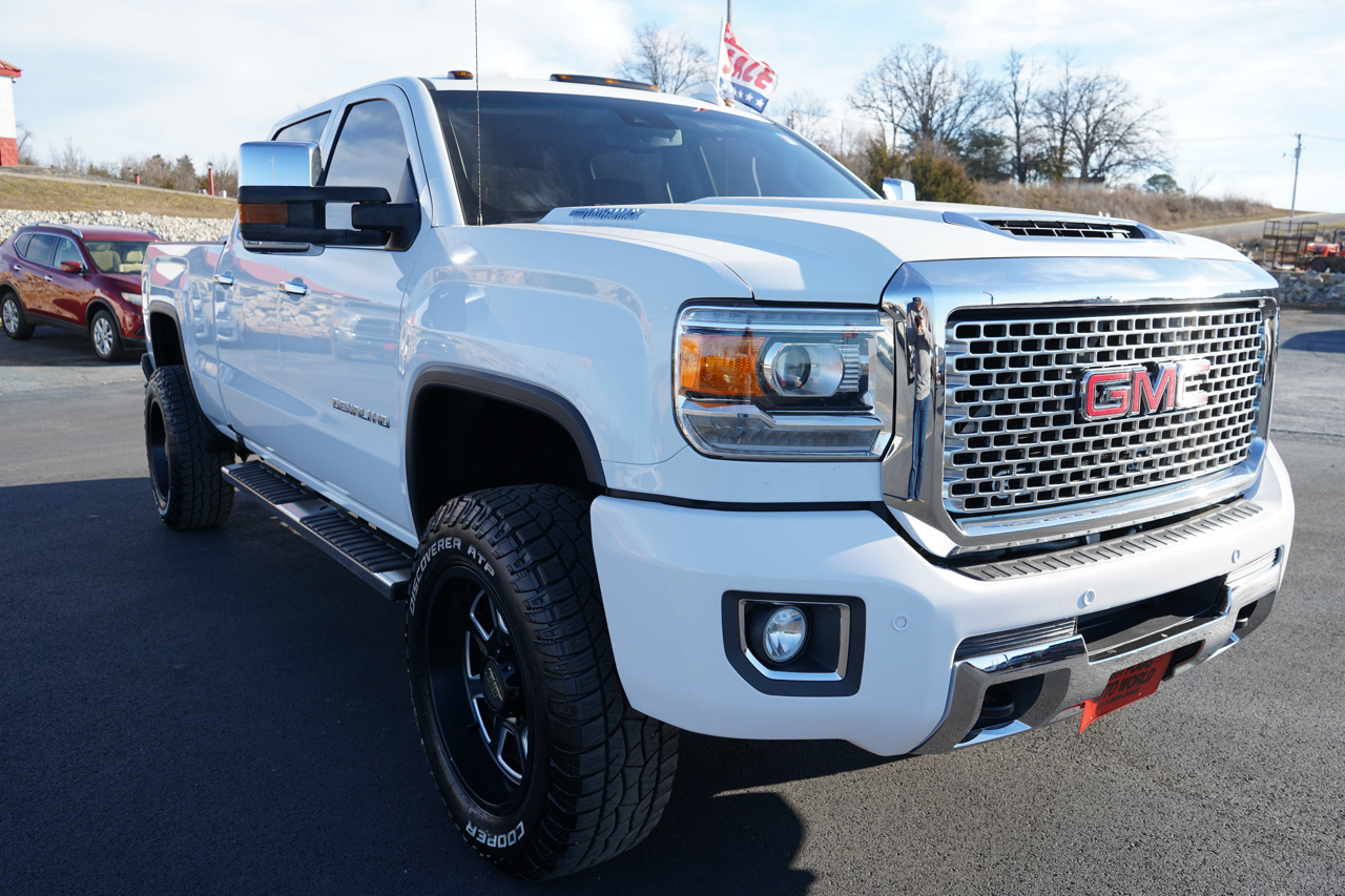 GMC Sierra 2500HD 4WD Crew Cab 153.7" Denali 2017