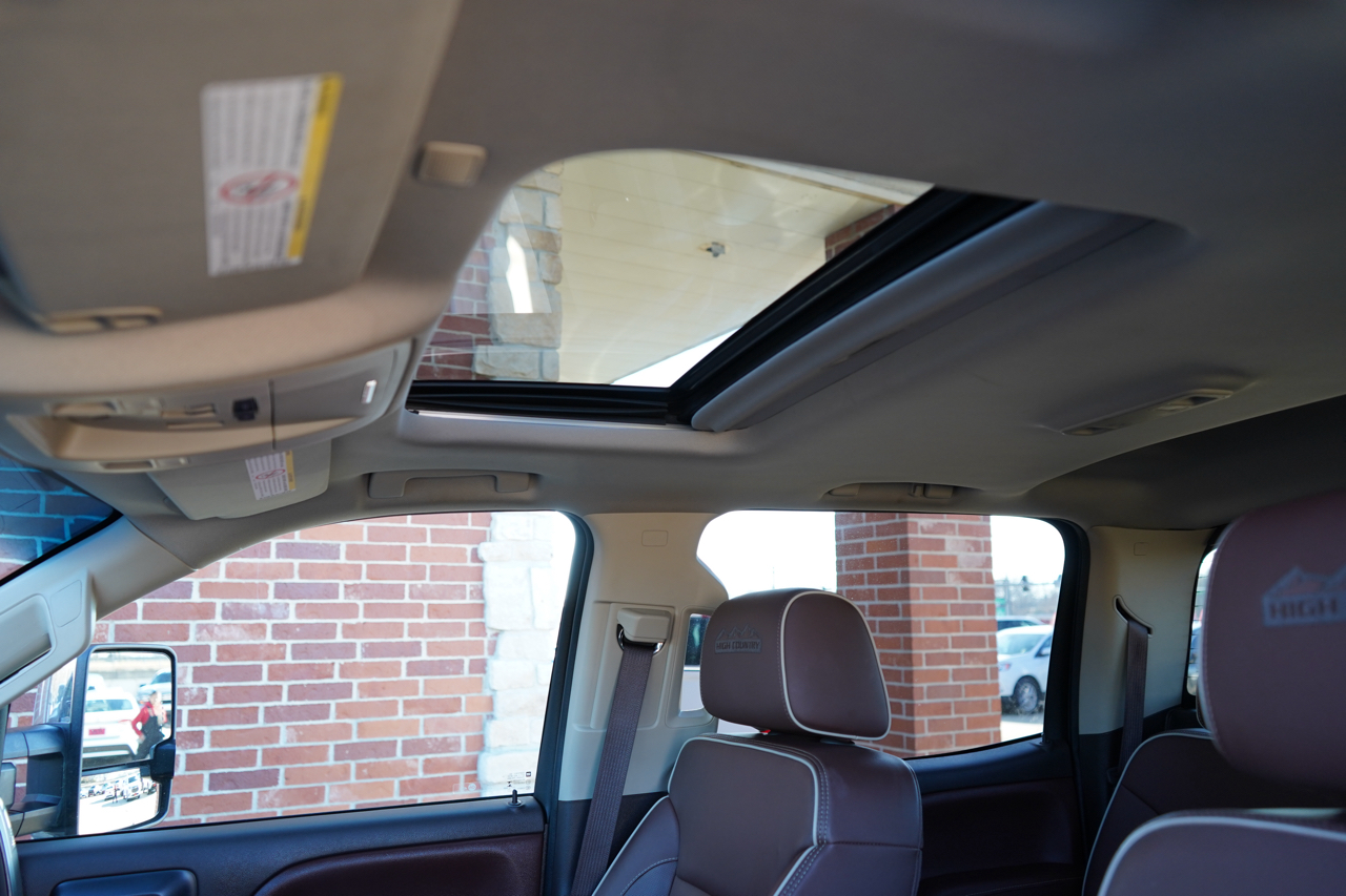 Chevrolet Silverado 3500HD 4WD Crew Cab 153.7" High Country 2018