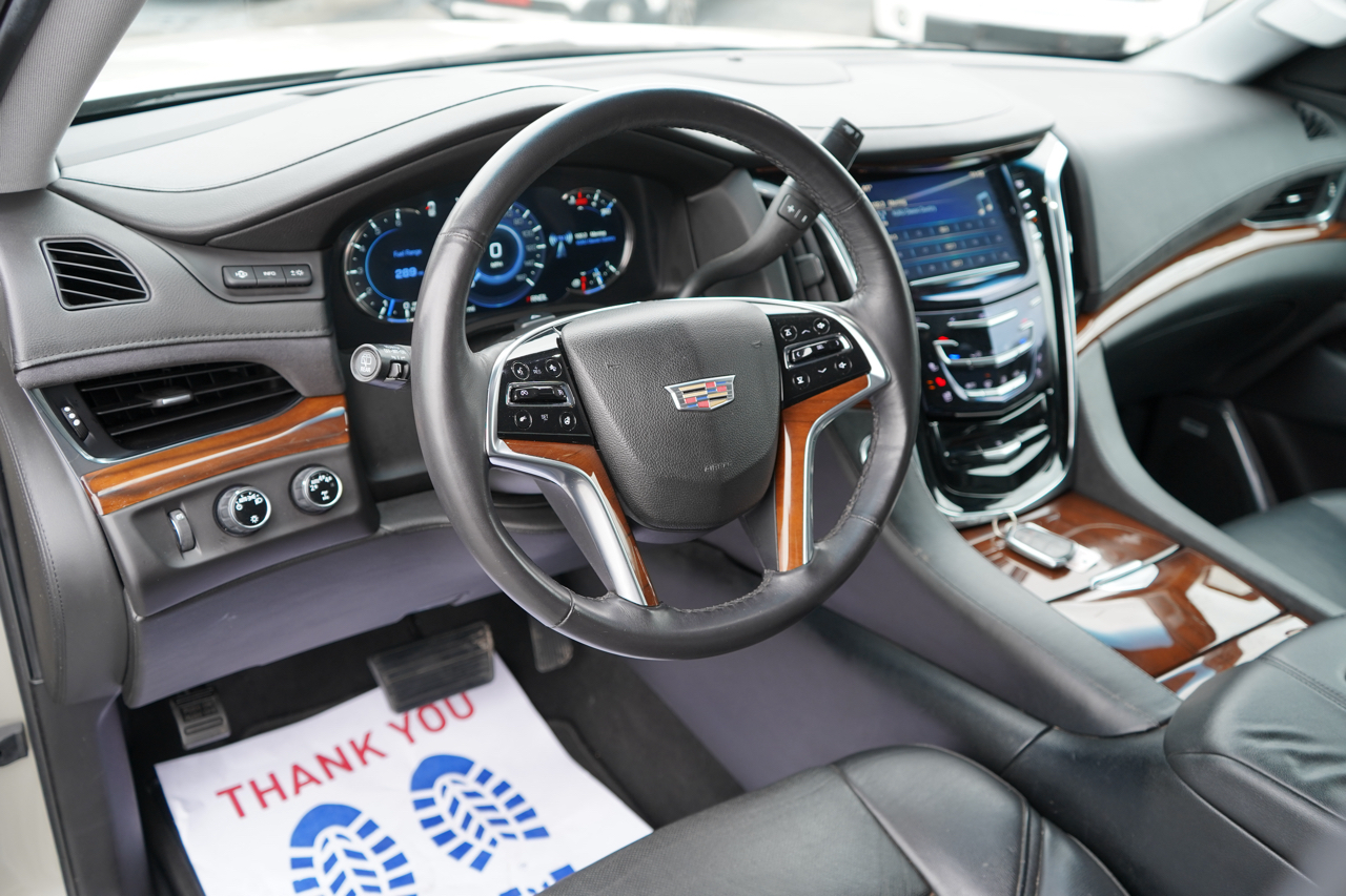 Cadillac Escalade 4WD 4dr Luxury 2017