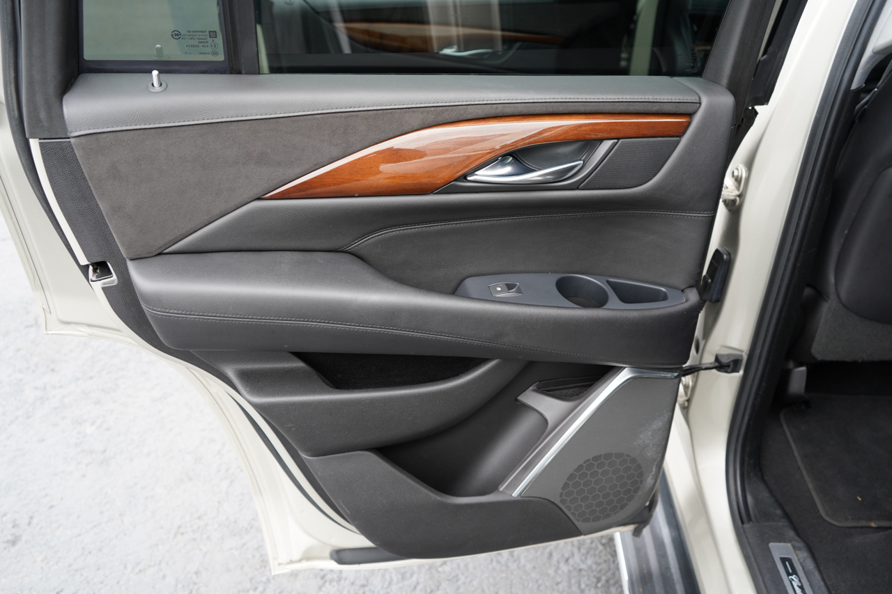 Cadillac Escalade 4WD 4dr Luxury 2017