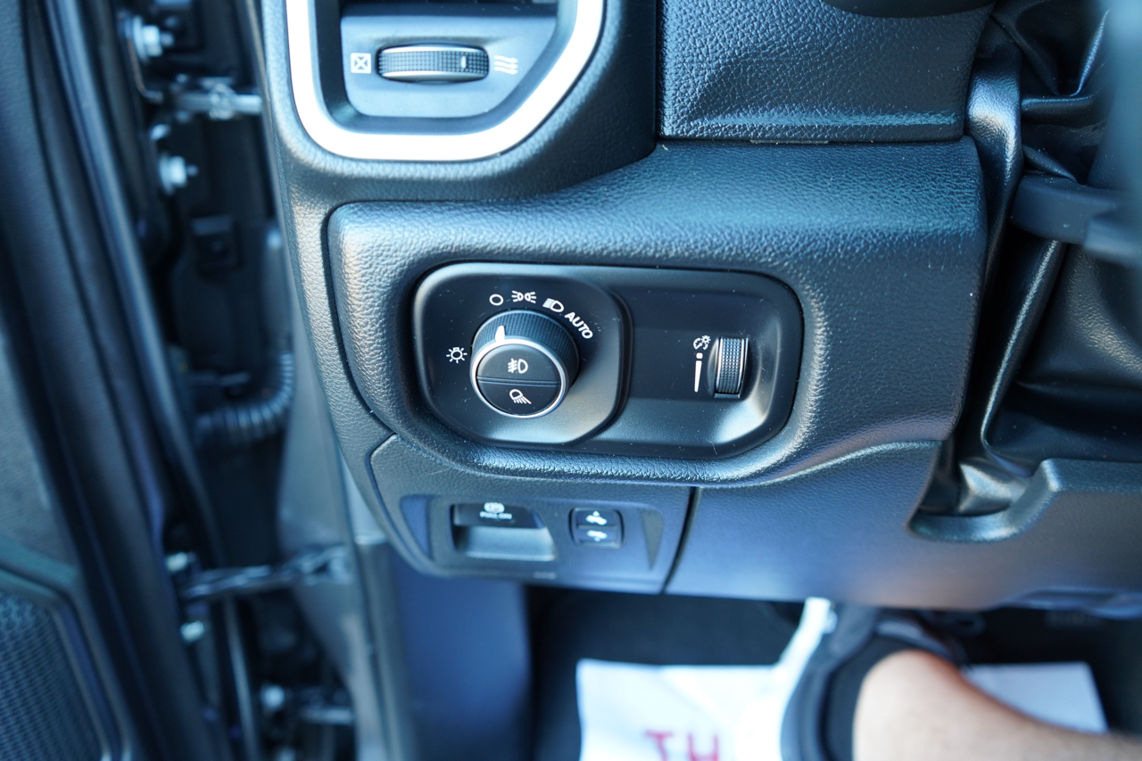 RAM 1500 Big Horn 4x4 Crew Cab 6'4" Box 2022