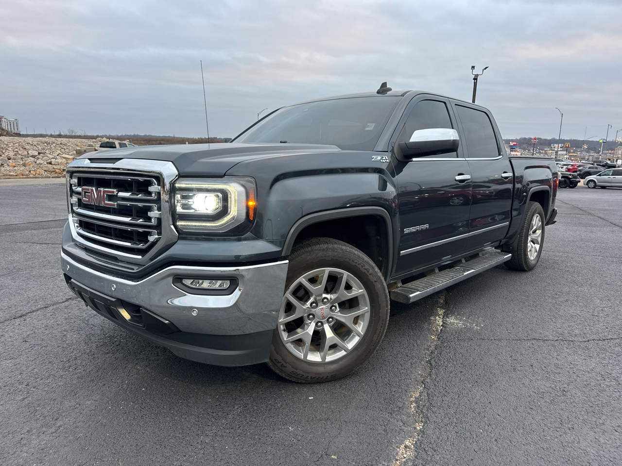 2018 GMC Sierra 1500 4WD Crew Cab 143.5" SLT